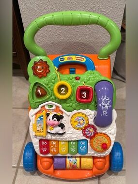 VTech Sit to Stand Learning walker. Great condition.
